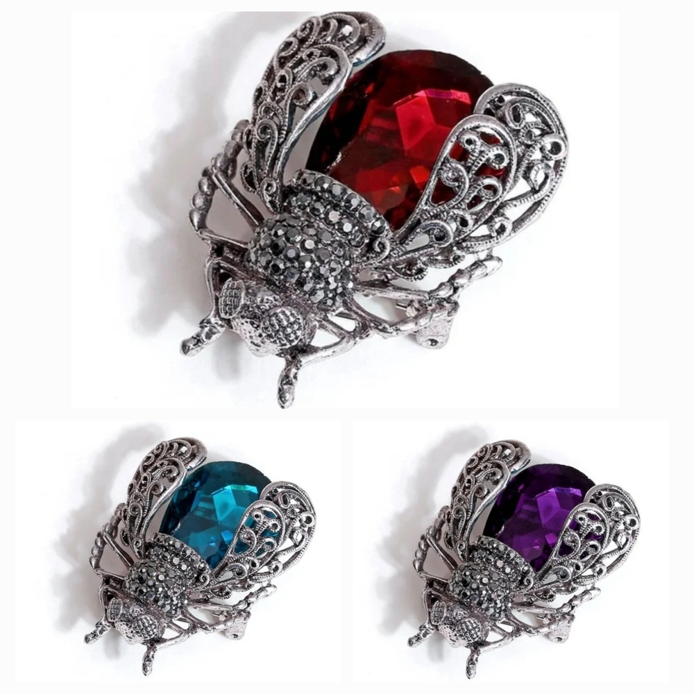 🪰 Brand new XL fly brooch